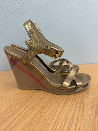 Burberry 6.5/7 Gold Plaid wedge w/ ankle strap/gold design