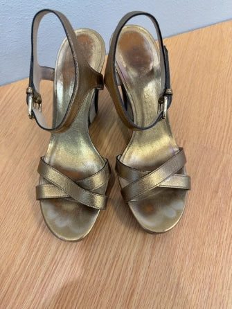 Burberry 6.5/7 Gold Plaid wedge w/ ankle strap/gold design