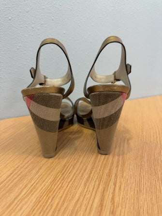 Burberry 6.5/7 Gold Plaid wedge w/ ankle strap/gold design