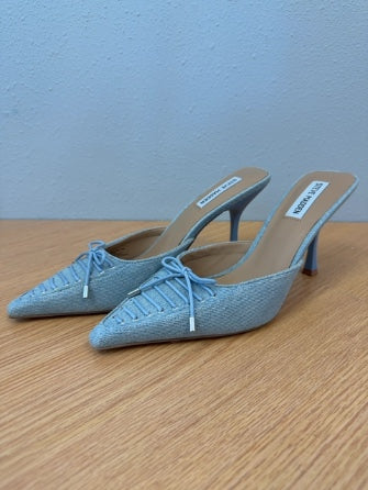 Steve Madden 9 Blue Point toe lace up heels