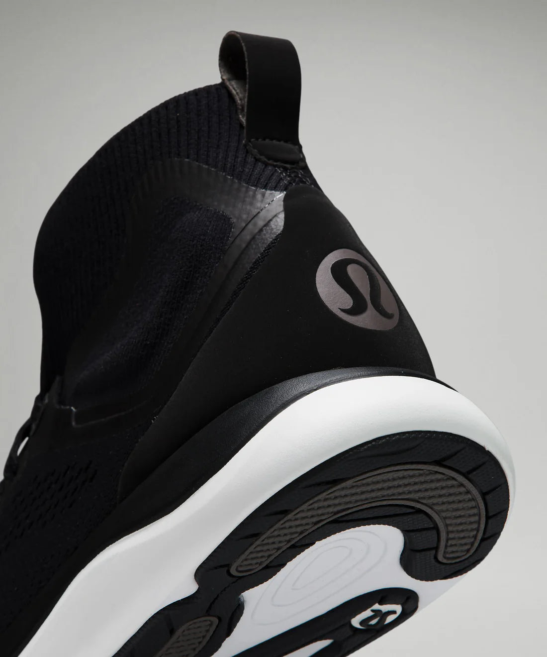 Lululemon "Chargefeel Workout Mid" Sneaker