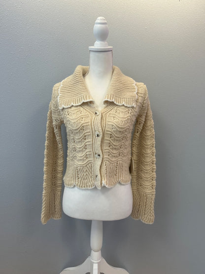 ASTR the Label M Yellow crochet scalopped collar knit LS bttn