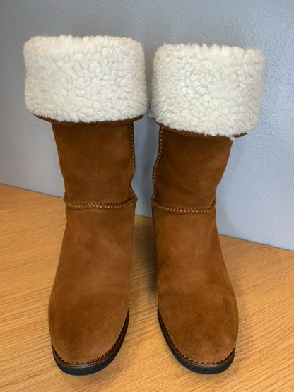 Coach 9.5 Tan Suede calf boots w/ heel/sherpa lining