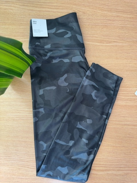 Nike M Black shiny camo full leggings NWT