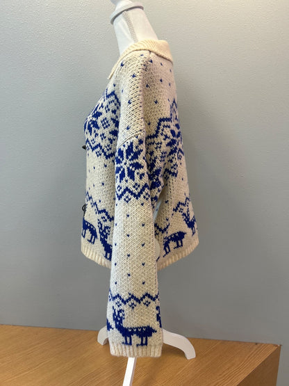 Bailey Rose M Cream /blue reindeer cardi w/ toggle bttns