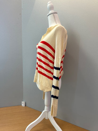 Central Park West M cream/red/blue v neck w/ stripes, ribbed cuffs