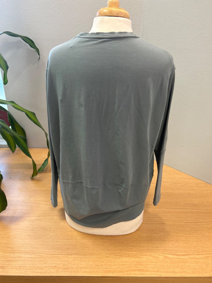 Lululemon M Gray vneck flowy LS