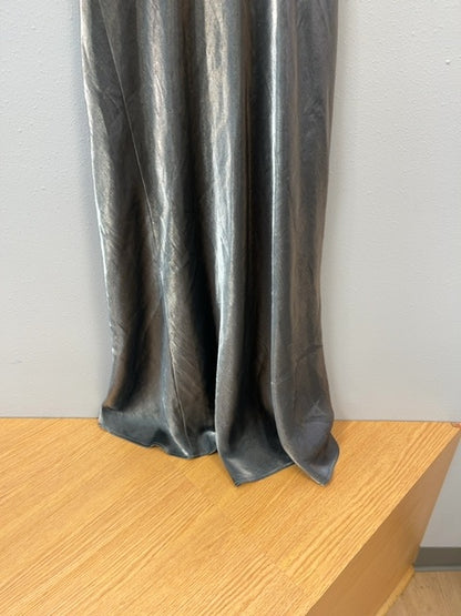 mica 4 Grey bias cut, shiny, sleeveless, v neck as is