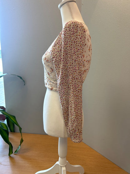 American Eagle XS white/green LS crop vcut flowers