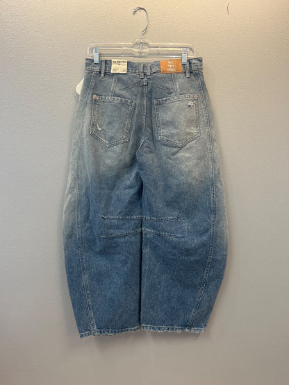 We The Free 2 Light Wash Denim distressed barrell jean NWT