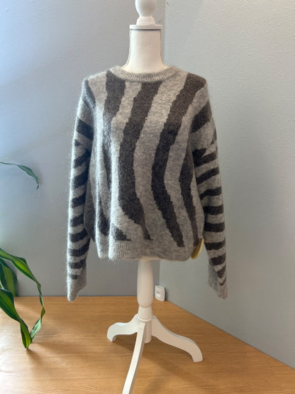 Remain L Gray wool/mohair blend crewneck LS curve stripe
