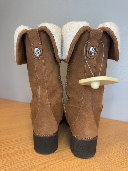 Coach 9.5 Tan Suede calf boots w/ heel/sherpa lining