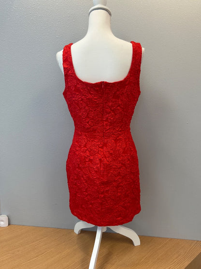 fore L Red SLvless Texture floral square neck