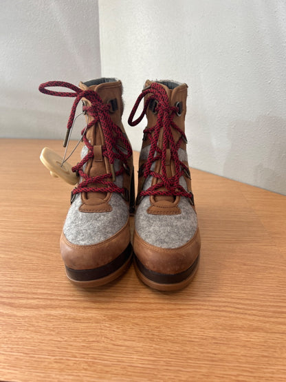 Sorel 9.5 Brown/Grey chunk heel lace up