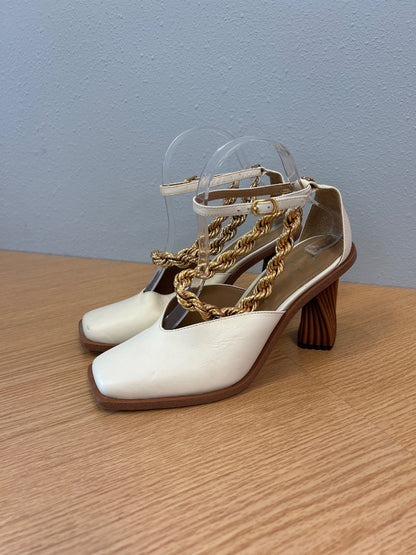 Sam Edelman 7.5 Cream square toe chain strap twisted heel