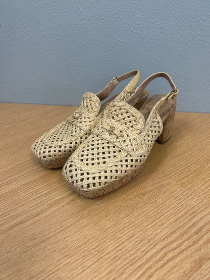 Aerosoles 8.5 Tan straw slingback chunk heel w/ ankle strap