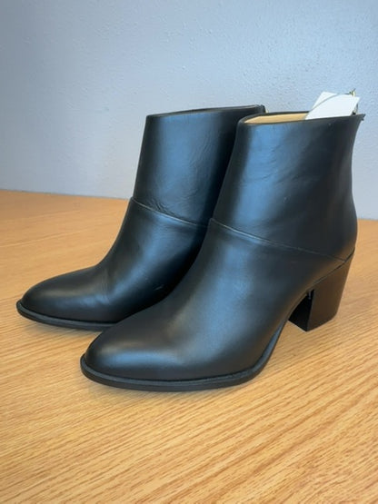 Nisolo 7.5 Black Dari Commuter Zip Back