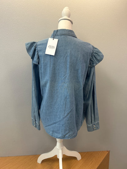 Vero Moda L Light wash NWT Chambray w/ruffle