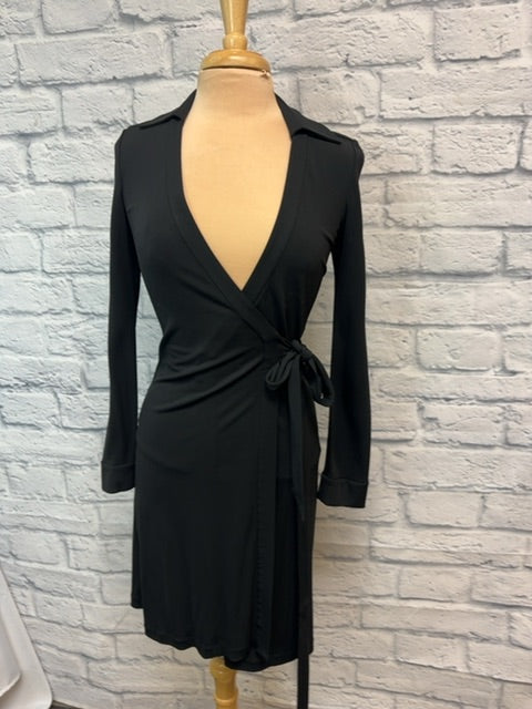 diane von furstenberg 4 Black LS wrap midi dress w/ collar/belt