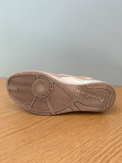 Reebok 8 pink/cream sneaker lace