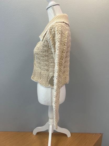 ASTR the Label M Yellow crochet scalopped collar knit LS bttn