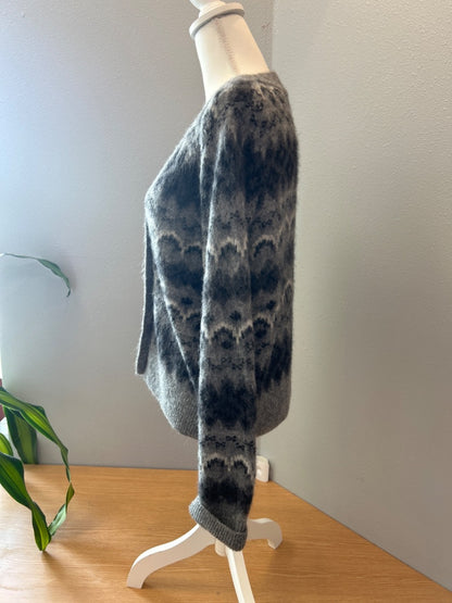 vince L Grey Alpaca blend pattern 4 btttn