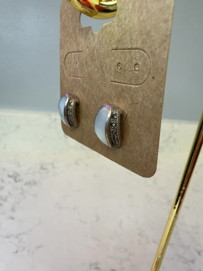 NO BRAND Mother of Pearl in Sterling Post Earrings