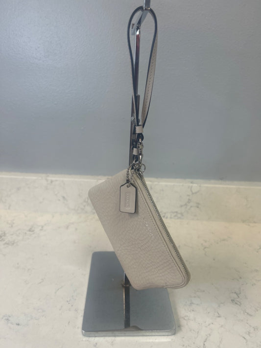 Coach  Beige leather small w/ silver metalwork