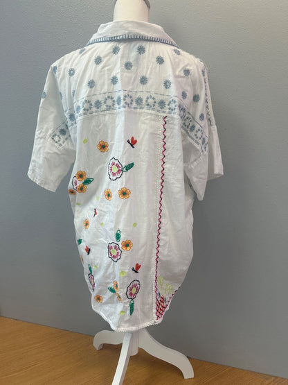 tru luxe XL White SS collared bttn up w/ rainbow embroidery
