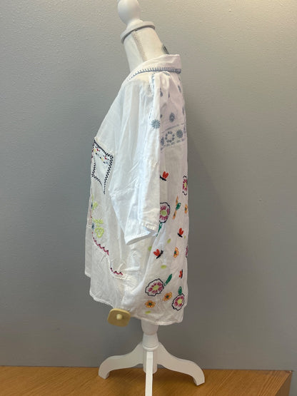 tru luxe XL White SS collared bttn up w/ rainbow embroidery