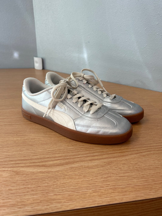 Puma 11 Silver Lace up sneakers w/ WTE stripe/logo LOWTOP