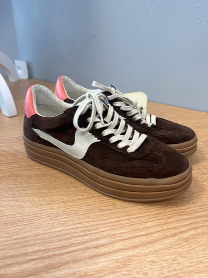 dolce vita 8 Brown suede platform lace up sneaker /w pink back