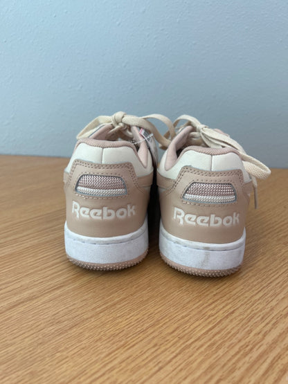 Reebok 8 pink/cream sneaker lace