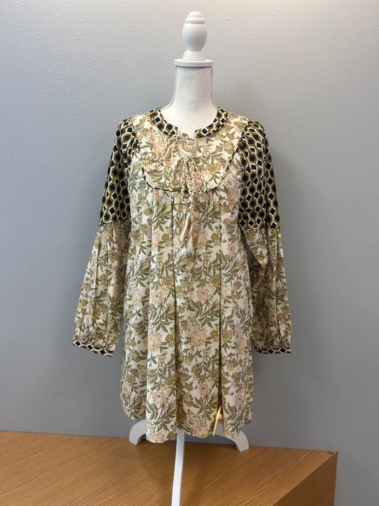&merci M Cream/Green NWT LS Mixed print w/tie neck