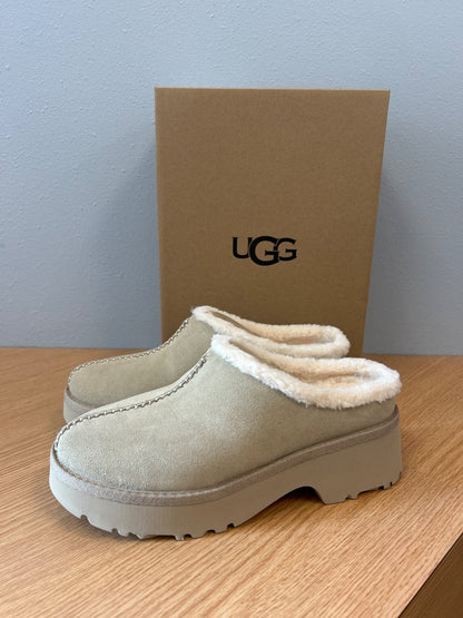UGG 12 Brown Wedge Ankle