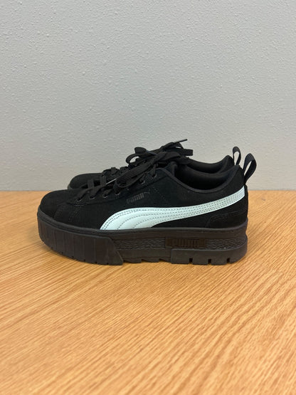 Puma 7.5 Black platform suede sneaker w/ blue/red accents