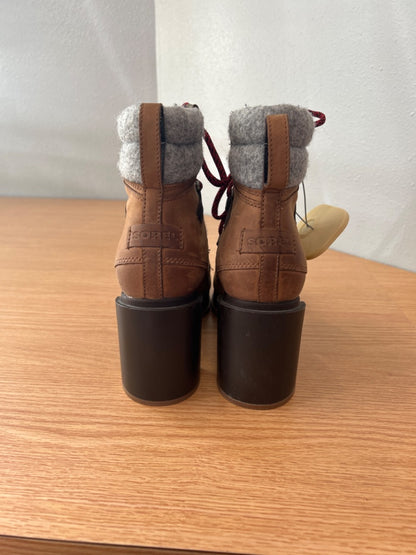 Sorel 9.5 Brown/Grey chunk heel lace up