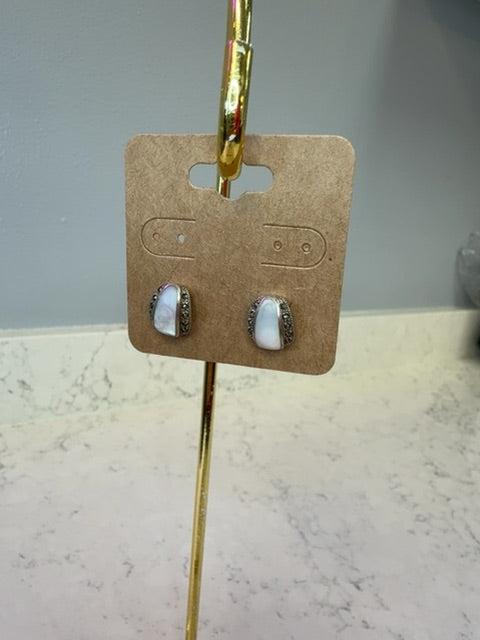 NO BRAND Mother of Pearl in Sterling Post Earrings