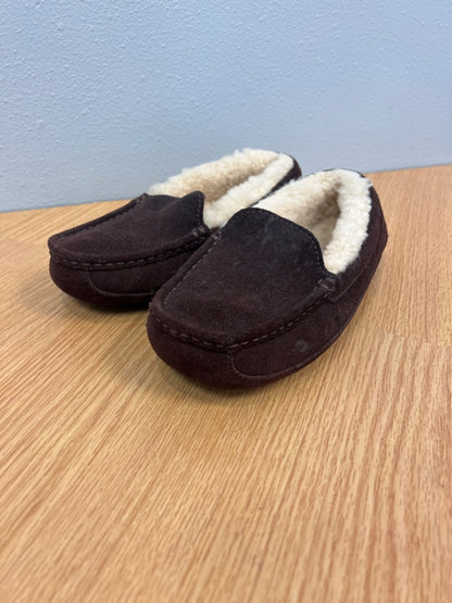 UGG 4 Brown KIDS slilp on fur lined mocassins