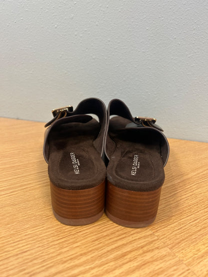 Kelsi Dagger 9 Brown platform sandal w/ leather upper/gold buckle