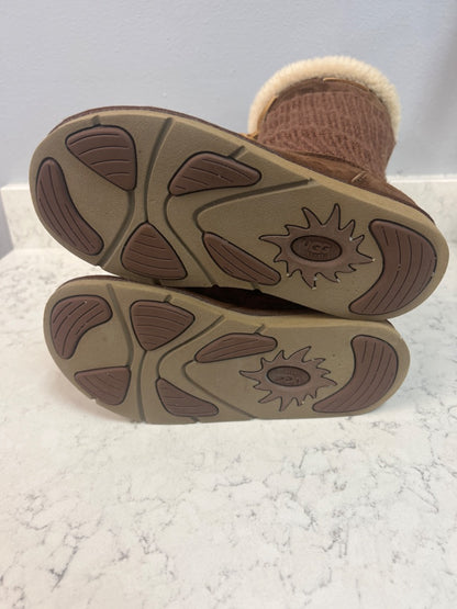 UGG 7 Brown Knit calf boots w/ ties/fur lining