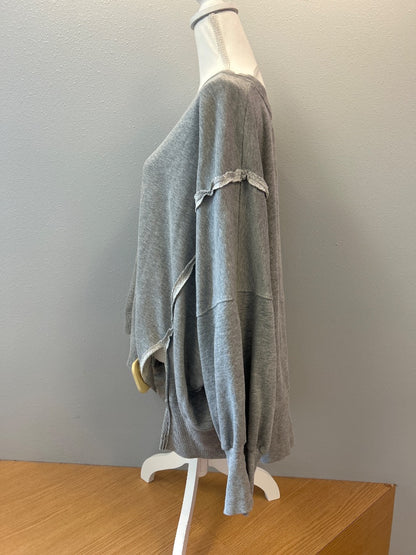 We The Free L Gray Ucut LS sweatshirt w/ side slits/seaming