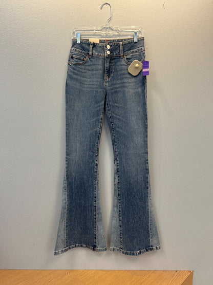 Alice + Olivia 4 Mid Wash NWT Flare