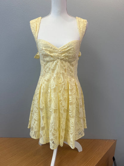 For Love & Lemons L Yellow lace A-line w/ open back