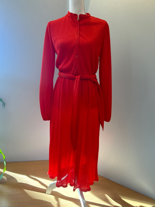 California girl 12 Red LS button up midi w/ pleats/buttons