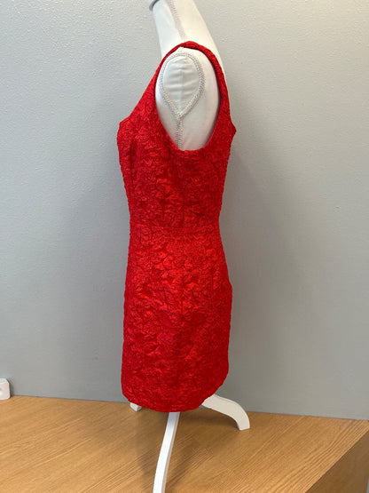 fore L Red SLvless Texture floral square neck