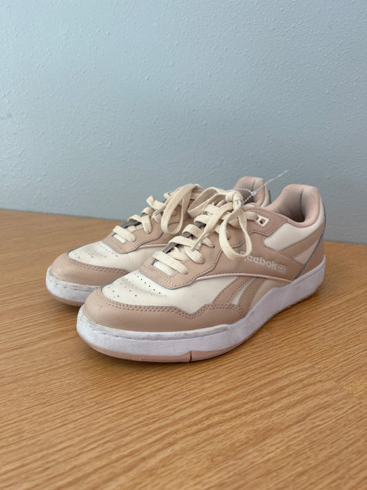 Reebok 8 pink/cream sneaker lace