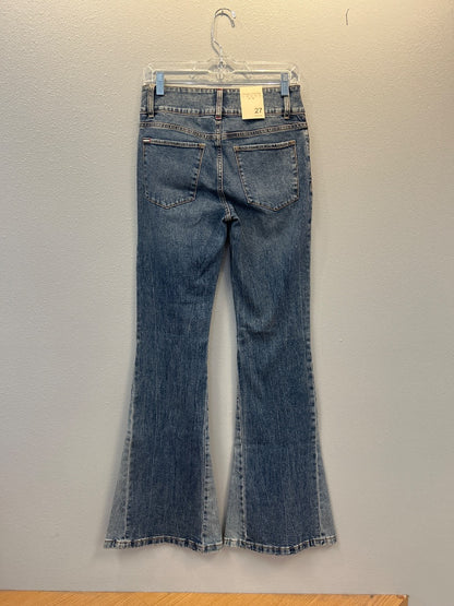 Alice + Olivia 4 Mid Wash NWT Flare