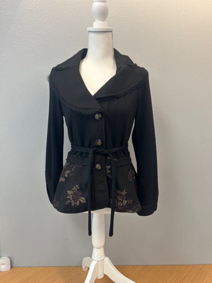 Mac & Me M Black collared blazer w/ florls/back tie