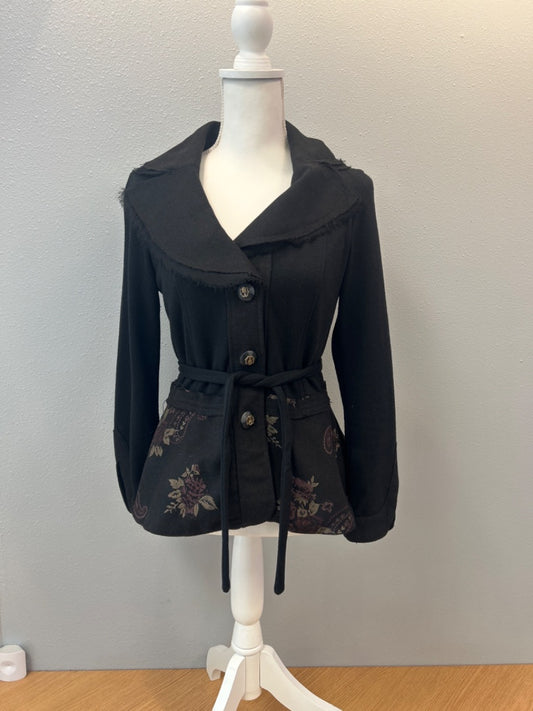 Mac & Me M Black collared blazer w/ florls/back tie